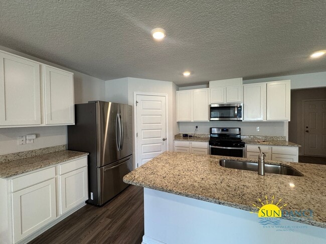 Building Photo - Beautiful 4 Bedroom Home in South Crestview!