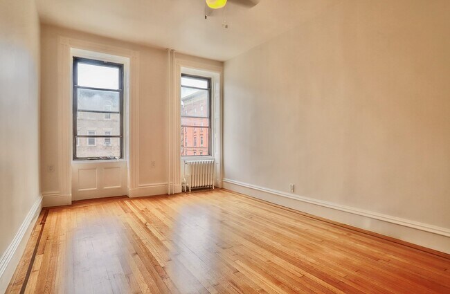 Building Photo - 1131 Washington St