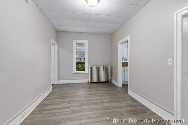 Building Photo - 1545 Queen Ave NE