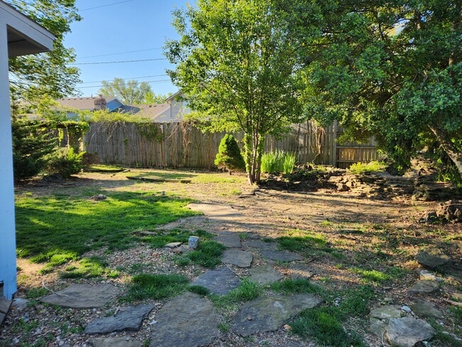 Building Photo - 1310 Knob Hill