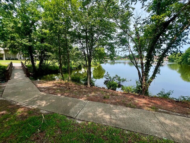Building Photo - 4080 Thomas Jefferson Dr
