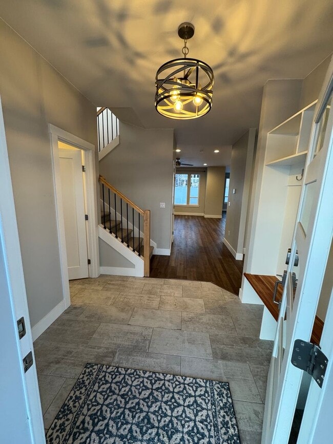 Building Photo - Beautiful 4 Bedroom Home in Desirable Wasilla Neighborhood!