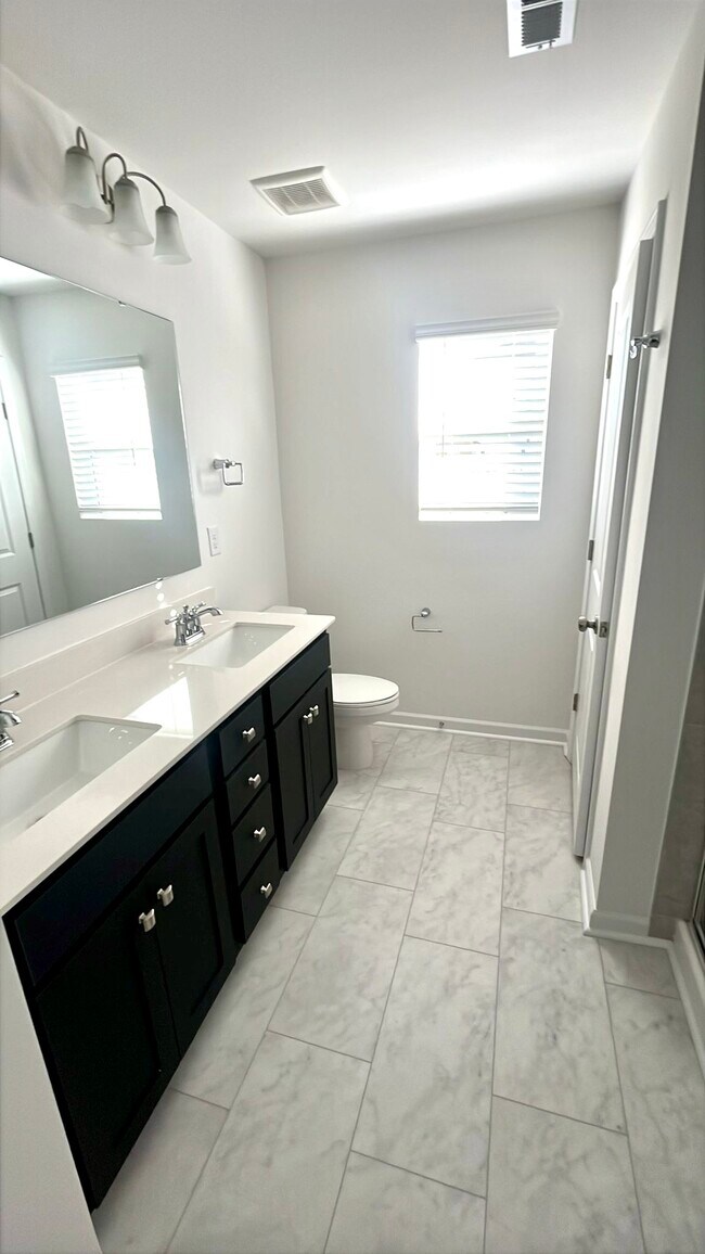 Building Photo - 761 Kitfox Dr NW