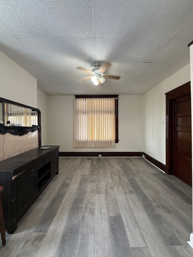 Building Photo - 2405 Jenny Lind St