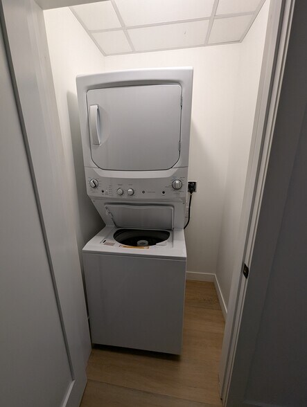 In unit Washer Dryer - 207 6th St