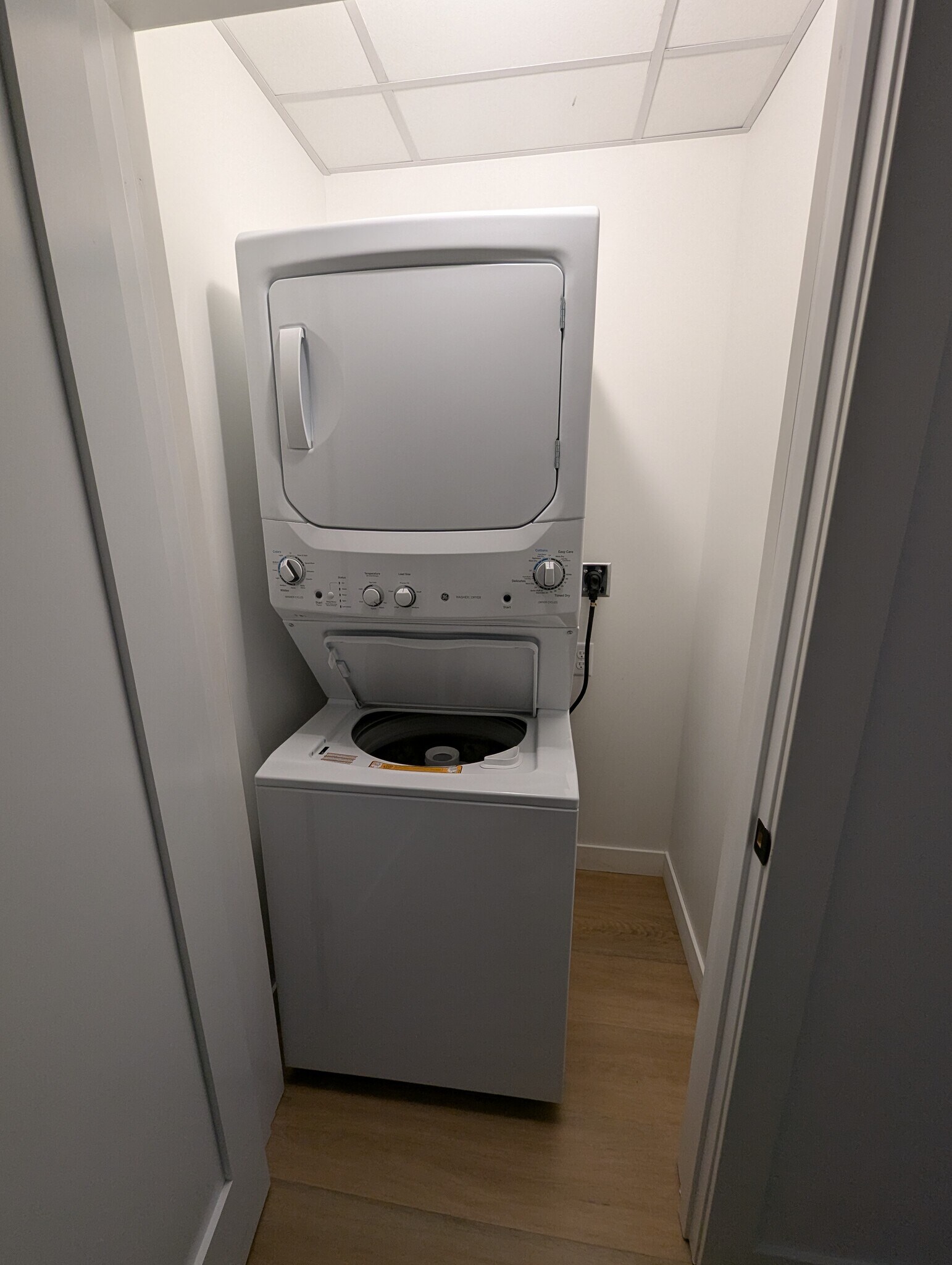 In unit Washer Dryer - 207 6th St