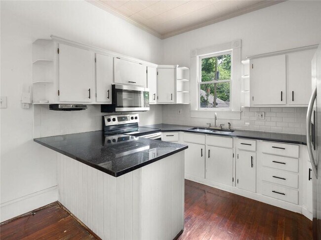 Building Photo - 487 Boulevard SE