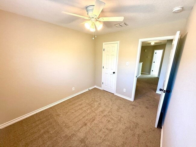 Building Photo - *COMING SOON* 2-Story 3 Bedroom / 2.5 Bath Duplex Near Ingram Park Mall!