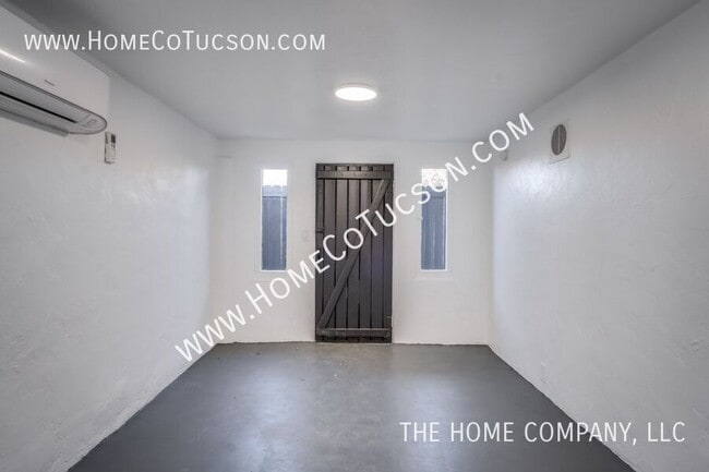 Building Photo - 940 E Florita St