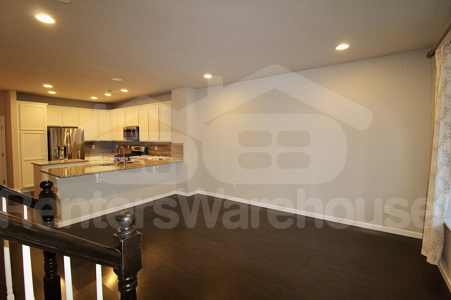 Building Photo - 8966 E Caley Way