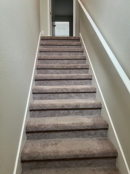 Building Photo - 923 Terra Vista St