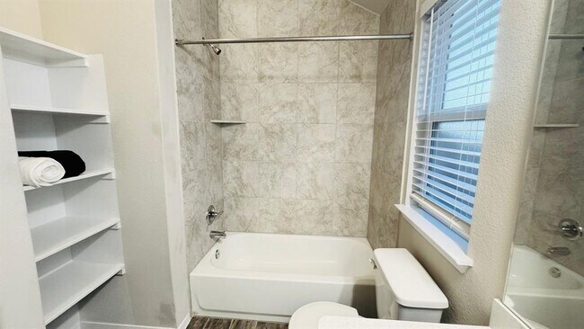 Building Photo - 212 Rollingwood Dr