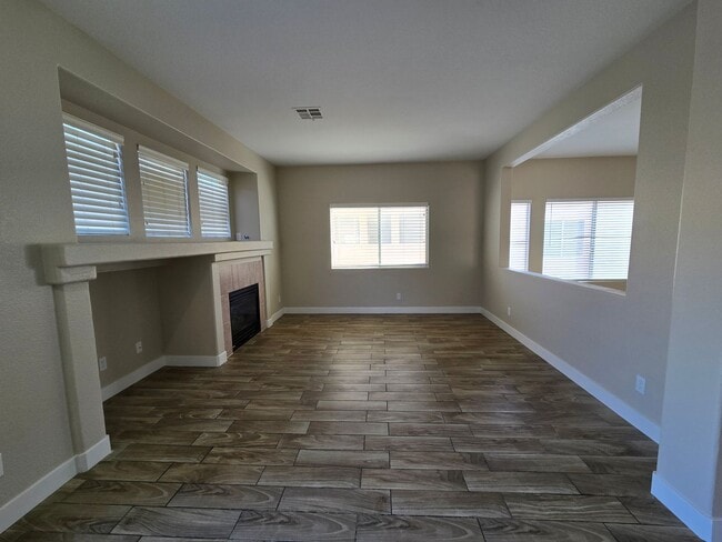 Building Photo - A Fabulous 5 Bedroom Home with 1 Bedroom and 3/4 Bathroom downstairs