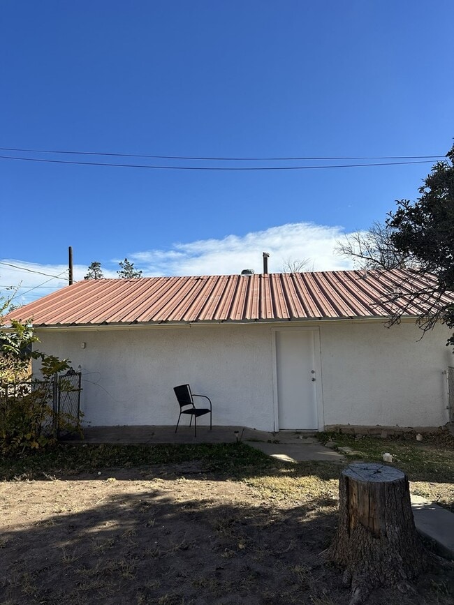 Building Photo - 1104 N 5th St