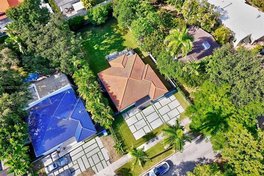 Building Photo - 130 SW 25th Rd