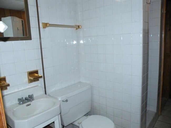 Building Photo - Delightful Single Family Riverton Home