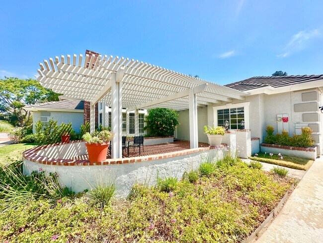 Building Photo - 4286 La Canada Rd