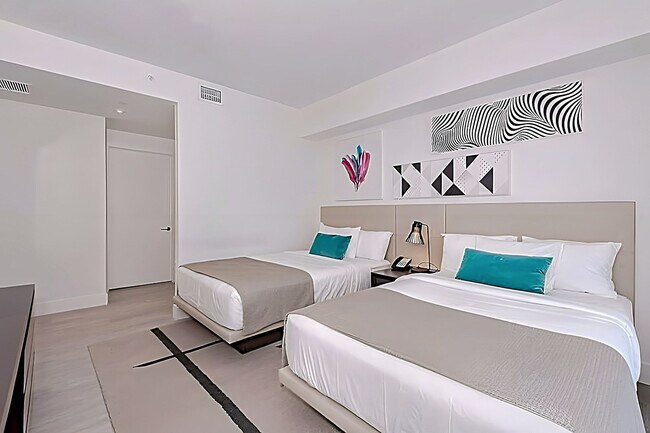 Building Photo - 4010 S Ocean Dr