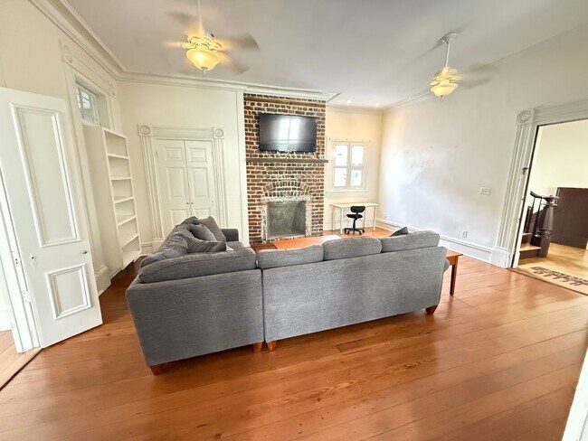 Building Photo - 1 Bedroom 1 Bath Condo in Harleston Villag...