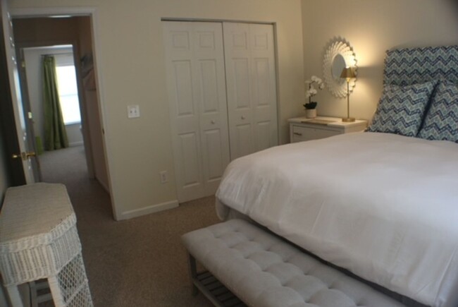 Building Photo - Fabulous Fully Furnished Townhome Availabl...