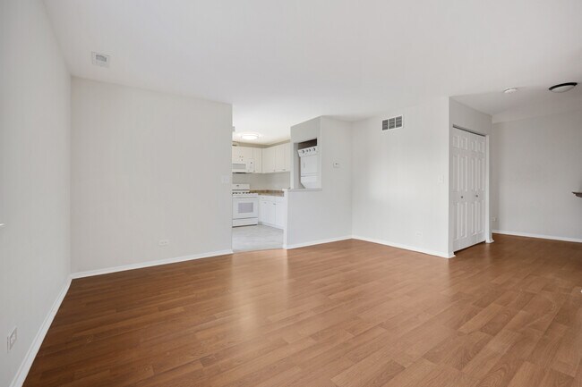 Building Photo - 93 N Victoria Ln