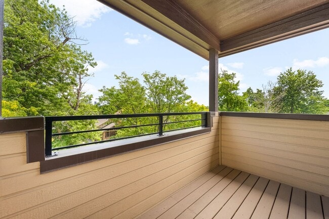 Building Photo - LUX 4BD, 5BA SloHi Home with Finished Base...