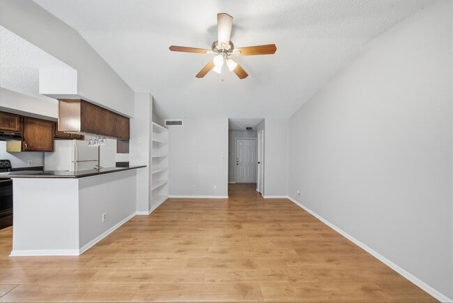 Building Photo - 2120 El Paseo St