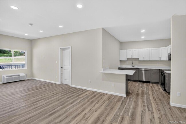 Building Photo - 16 Dowd St