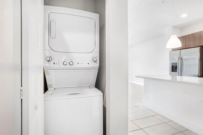 Building Photo - 7865 NW 104th Ave