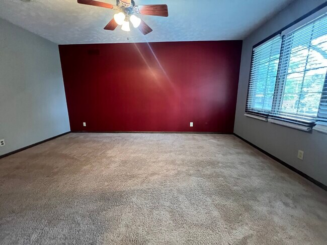 Building Photo - 5034 Meredeth St