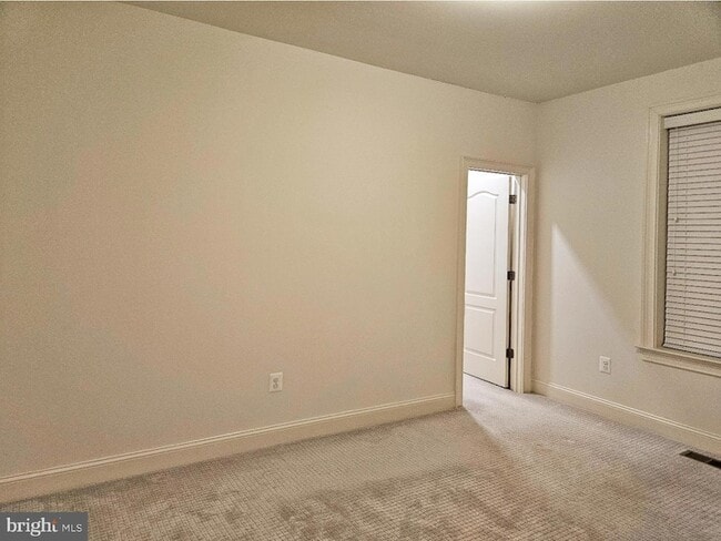 Building Photo - 3332 Burton Dr