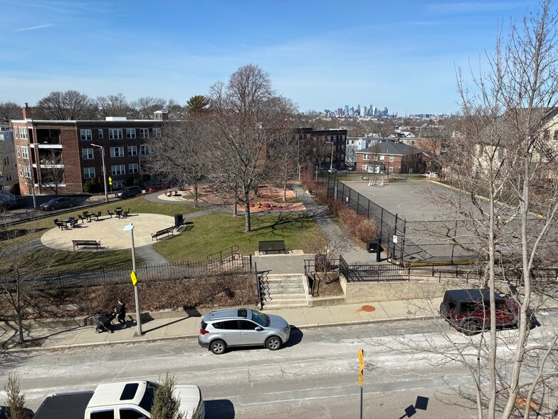 Building Photo - 77 King St