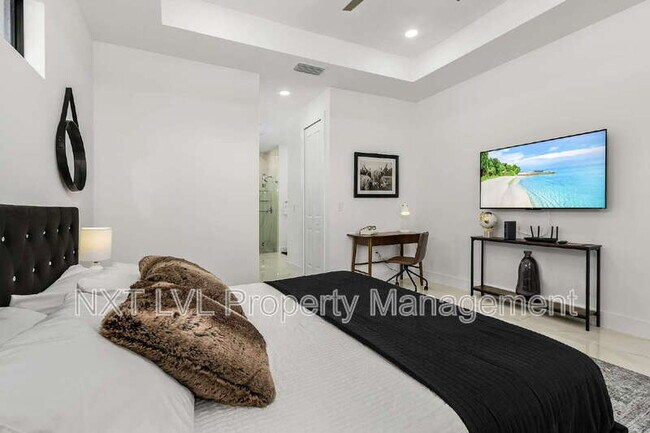 Building Photo - 318 SE 15th Terrace