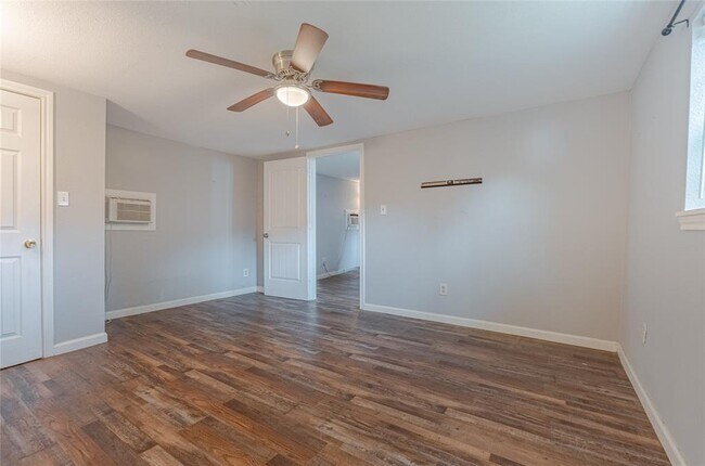 Building Photo - 4206 Walker St