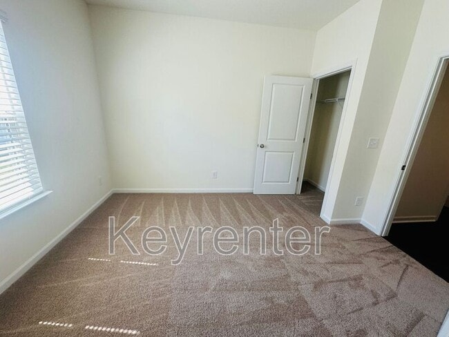 Building Photo - 313 Eclipse Ln