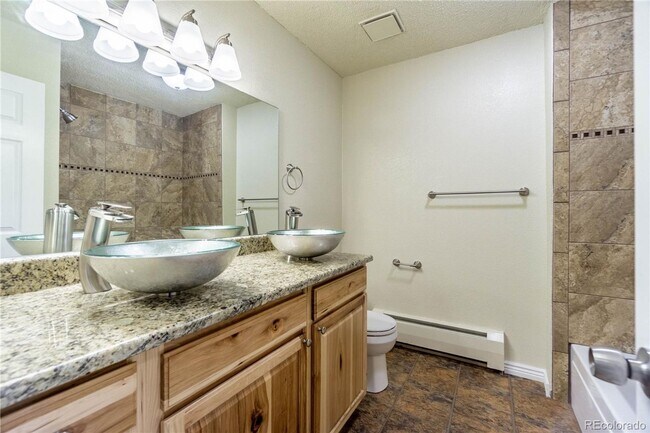 Building Photo - 2 bedroom condo for immediate rental ** SE...