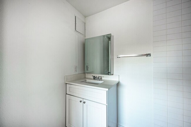 Building Photo - Park Avenue 108
