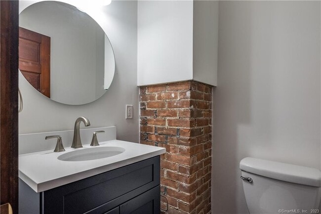 Building Photo - 18 Graves Ave