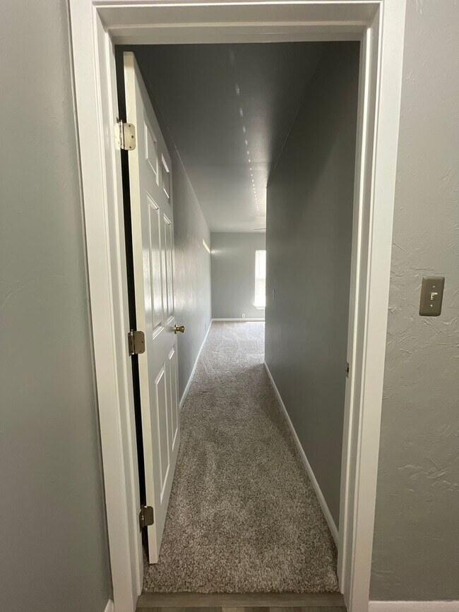 Building Photo - Welcome Home!!
