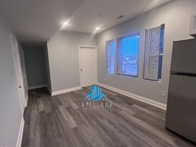 Building Photo - "Charming 3-Bed Gem in East Chicago – Spacious 1066 Sq Ft Retreat!"