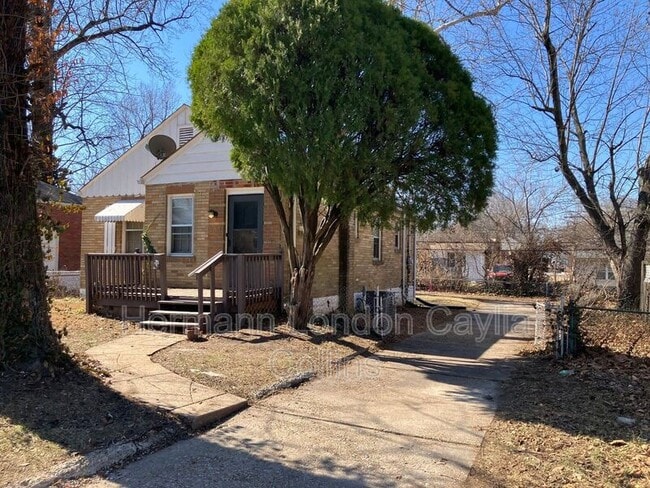 Building Photo - 241 Henquin Dr