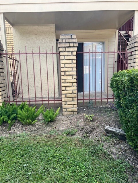 Building Photo - 2120 El Paseo St