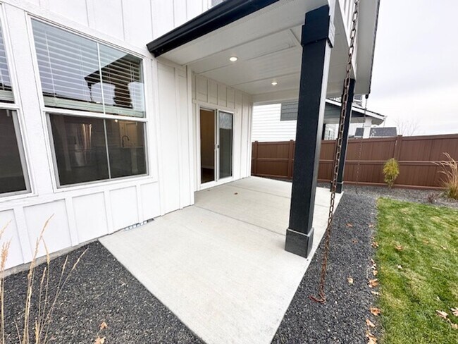 Building Photo - Prioritize comfortable living in this CBH home built in 2024!