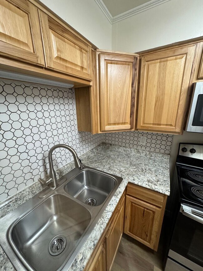 Building Photo - Charming Updated 2 Bedroom Home with Huge Backyard, A/C & Owner-Paid Landscaping