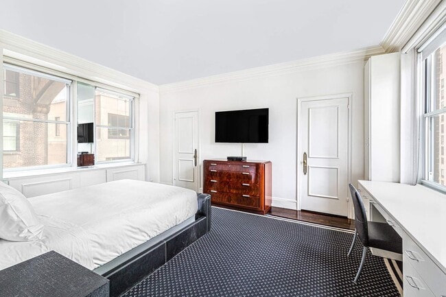 Building Photo - 781 5th Ave