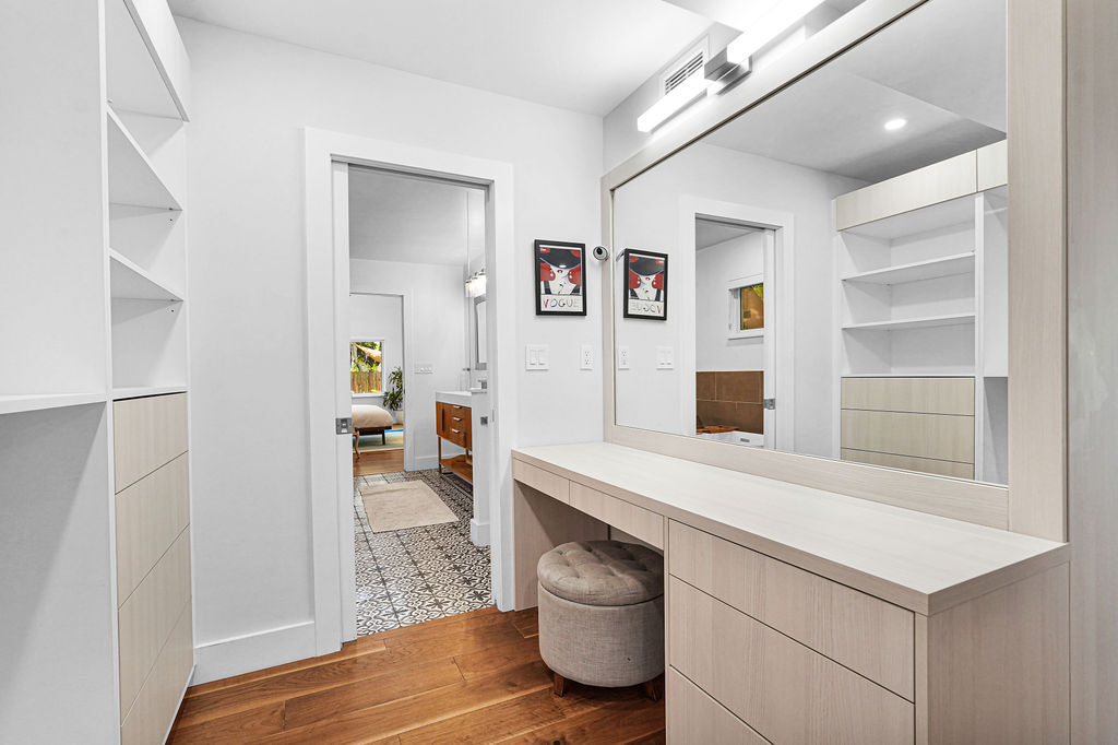 walk-in closet - 150 NE 50th Ter