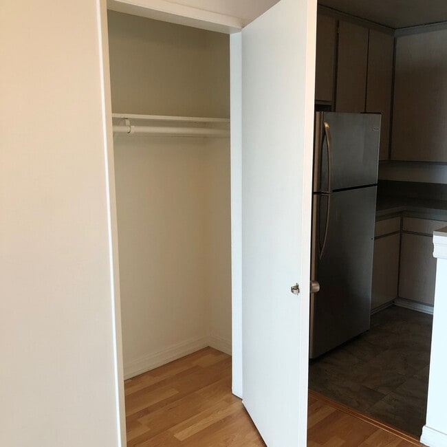 walking closet - 440 N Hayworth Ave