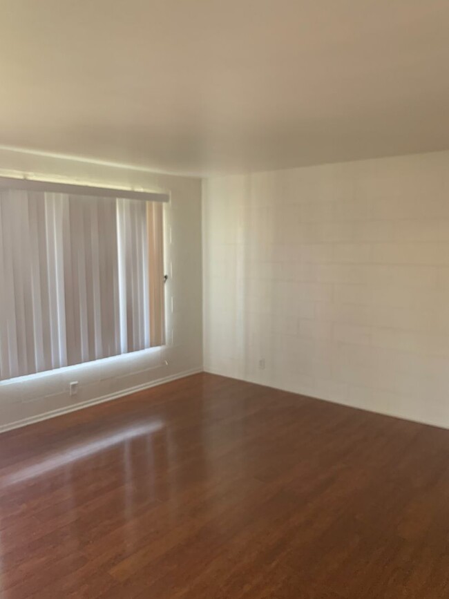 Building Photo - Affordable 1 Bedroom Condo In Central Las ...