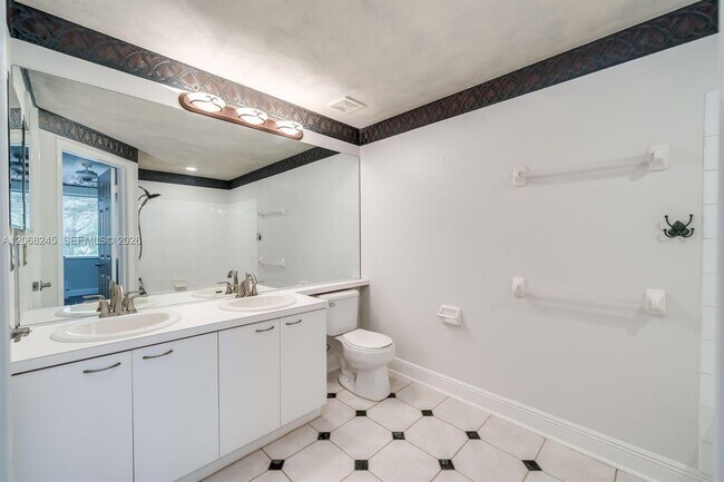 Building Photo - 8040 Sanibel Dr