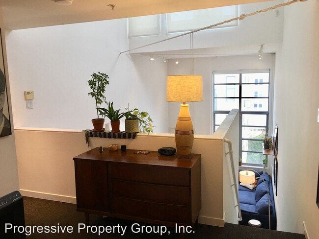 Building Photo - 348 Hyde St